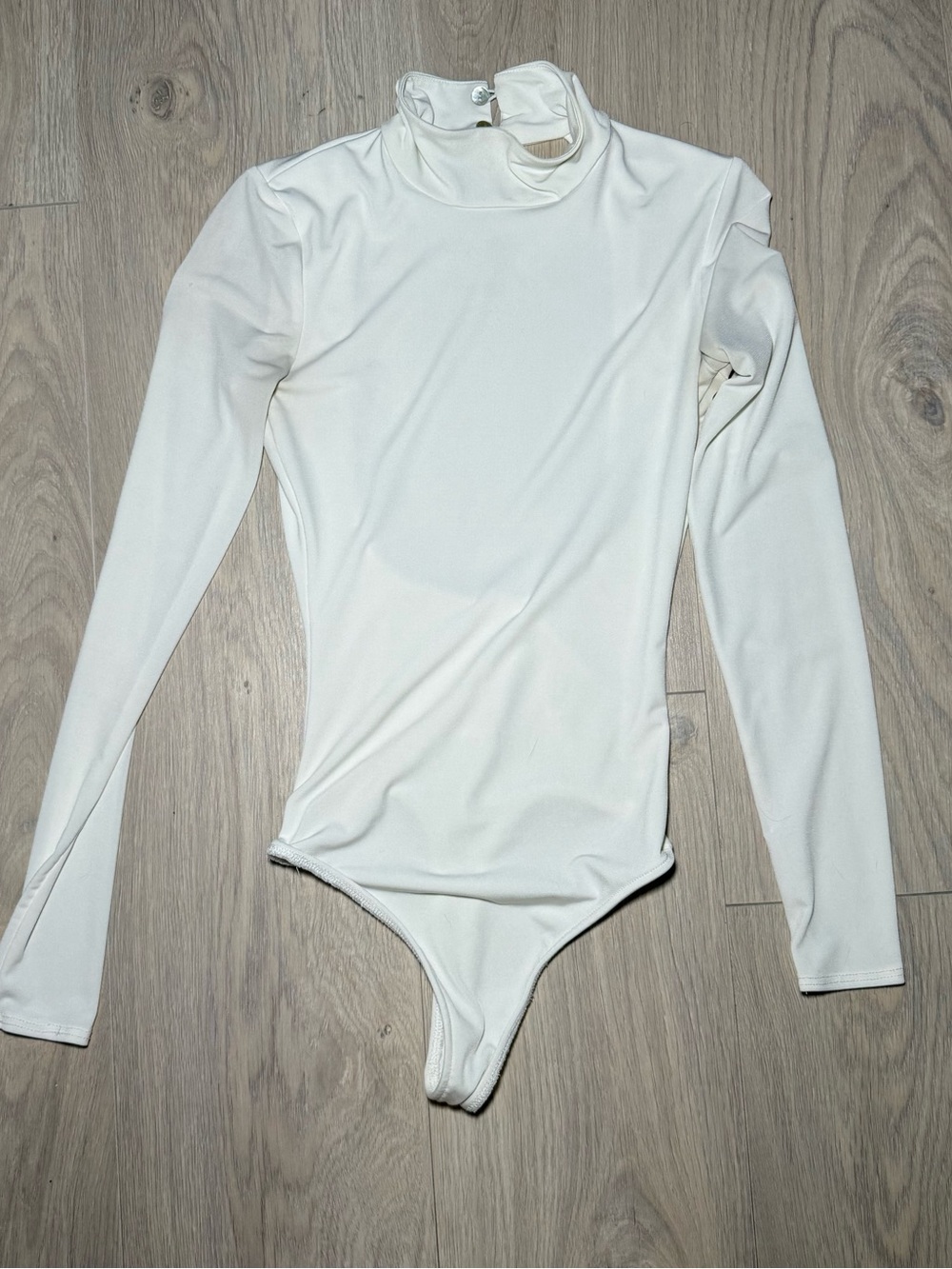 Show Me Your MuMu White Long-Sleeve Mock Neck Open Back Bodysuit